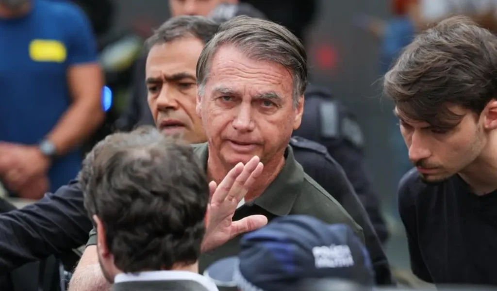 Defesa de Jair Bolsonaro Reitera Pedido de Prisão Domiciliar ao STF