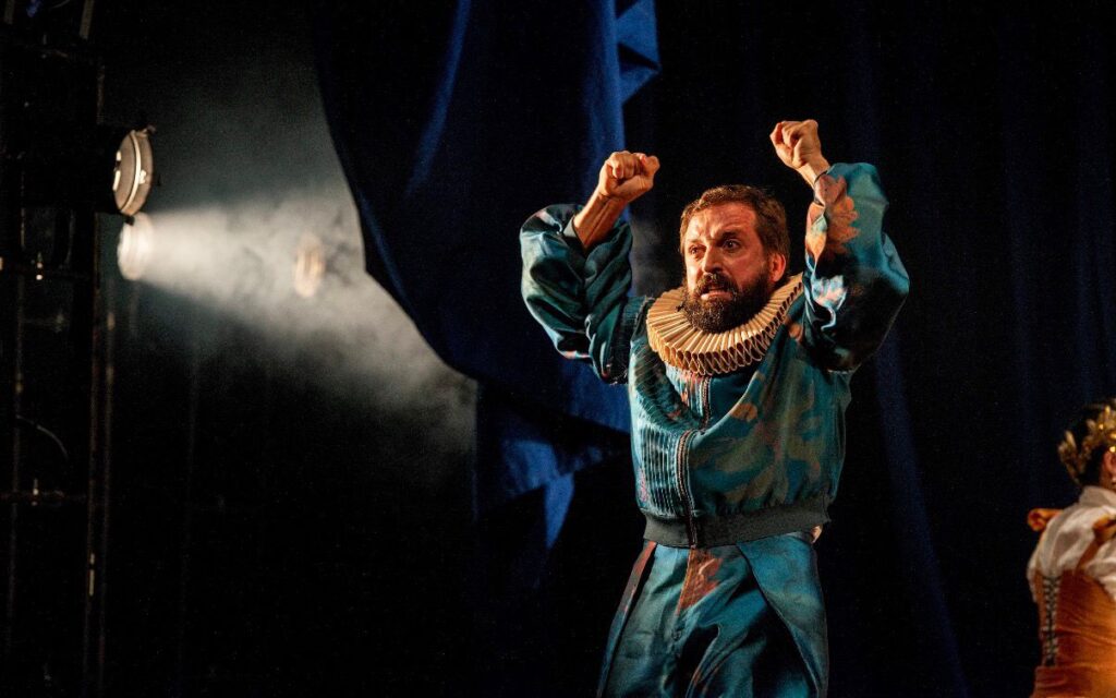 Céu da Língua: A Poesia Como Espetáculo de Gregório Duvivier Céu da Língua: A Poesia Como Espetáculo de Gregório Duvivier