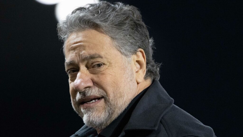 Crespo se pronuncia sobre a saída de Casares: 'Política não deve interferir no futebol'