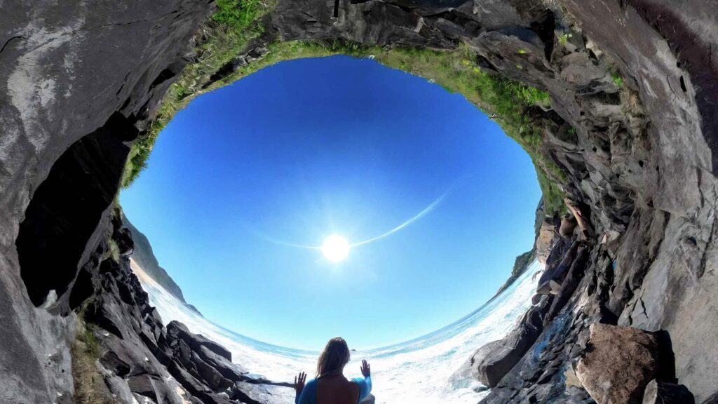 Exposição 'Entre Águas e Terras': Reflexões sobre Custos Ambientais e Tecnologia