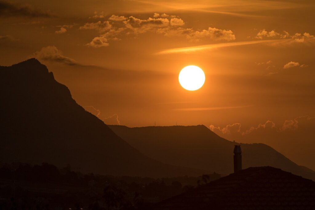 INMET emite alerta amarelo de baixa umidade e risco de incêndios em Mossoró e Região até quarta-feir