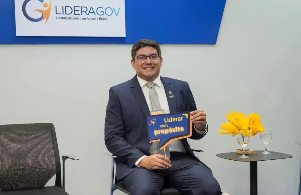Lançamento de Livro em Brasília: Professor de Caraúbas Aborda Liderança e Inovação no Setor Público