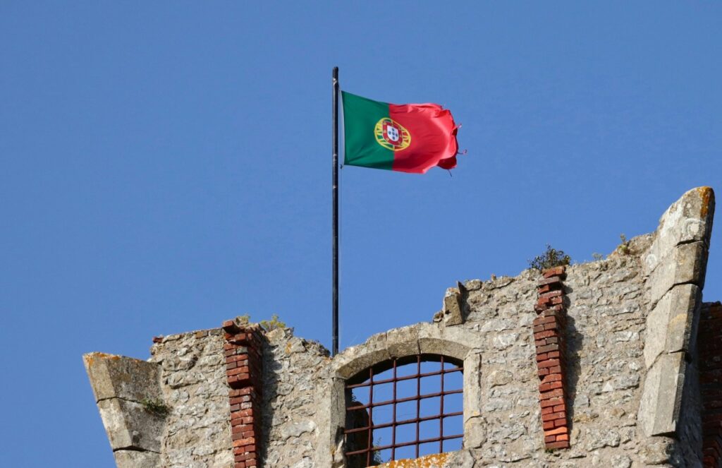 Retrocesso na Política Migratória em Portugal: Um Alerta à Democracia Retrocesso na Política Migratória em Portugal: Um Alerta à Democracia