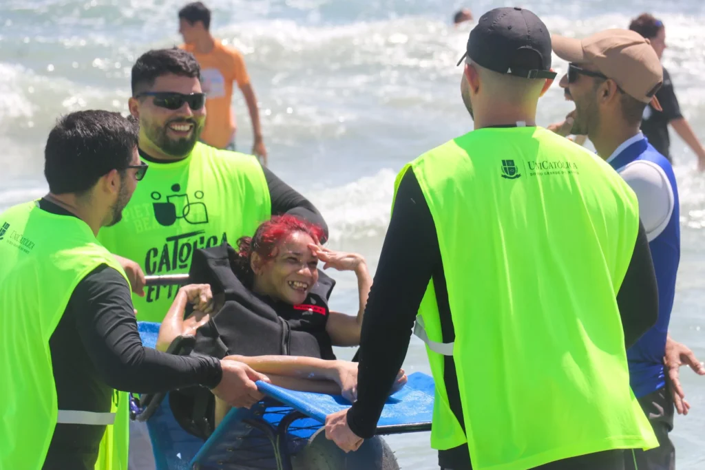 UniCatólica do RN Realiza Ação Social na Praia de Tibau para Inclusão e Acessibilidade UniCatólica do RN Realiza Ação Social na Praia de Tibau para Inclusão e Acessibilidade