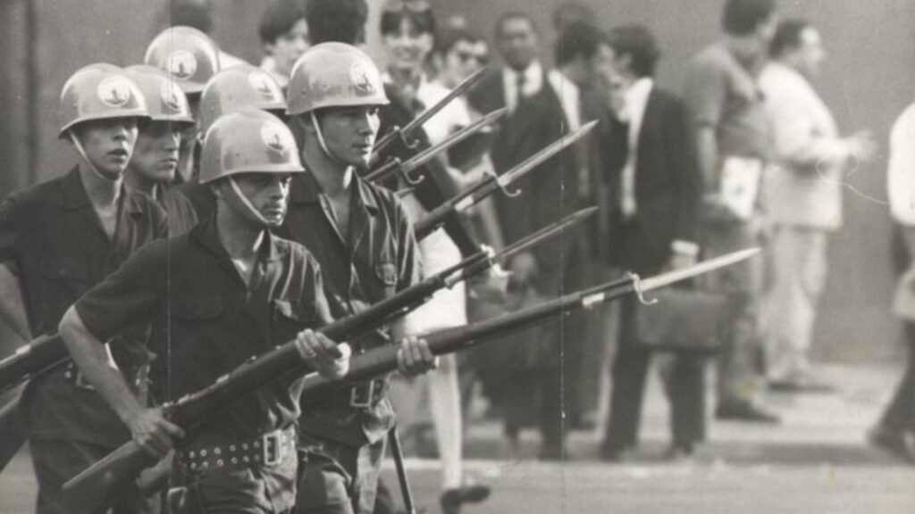 A Relação Entre Ficção e Política: Uma Análise Profunda