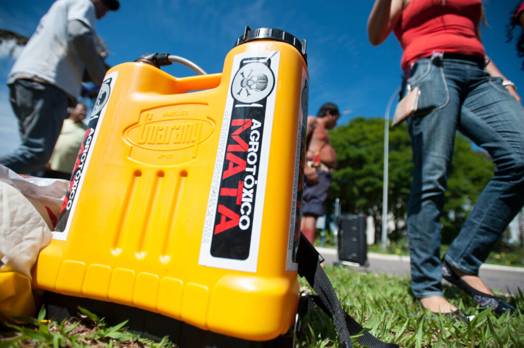 Censura de Livros Didáticos: Professor da USP Denuncia Lobby do Agronegócio