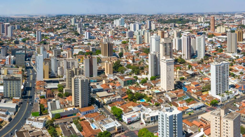 Cidades do Brasil para Viver Bem com Apenas Dois Salários Mínimos