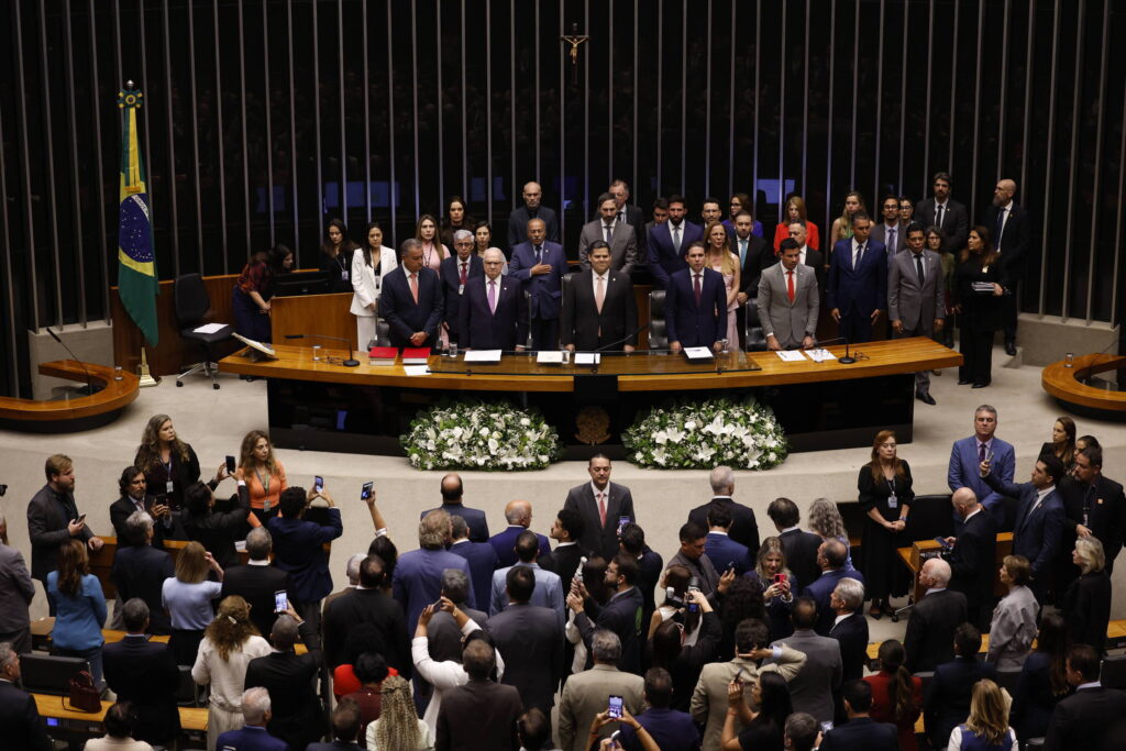 Congresso Diminui Recursos para Educação e Aumenta Assistência Social em Ano Eleitoral