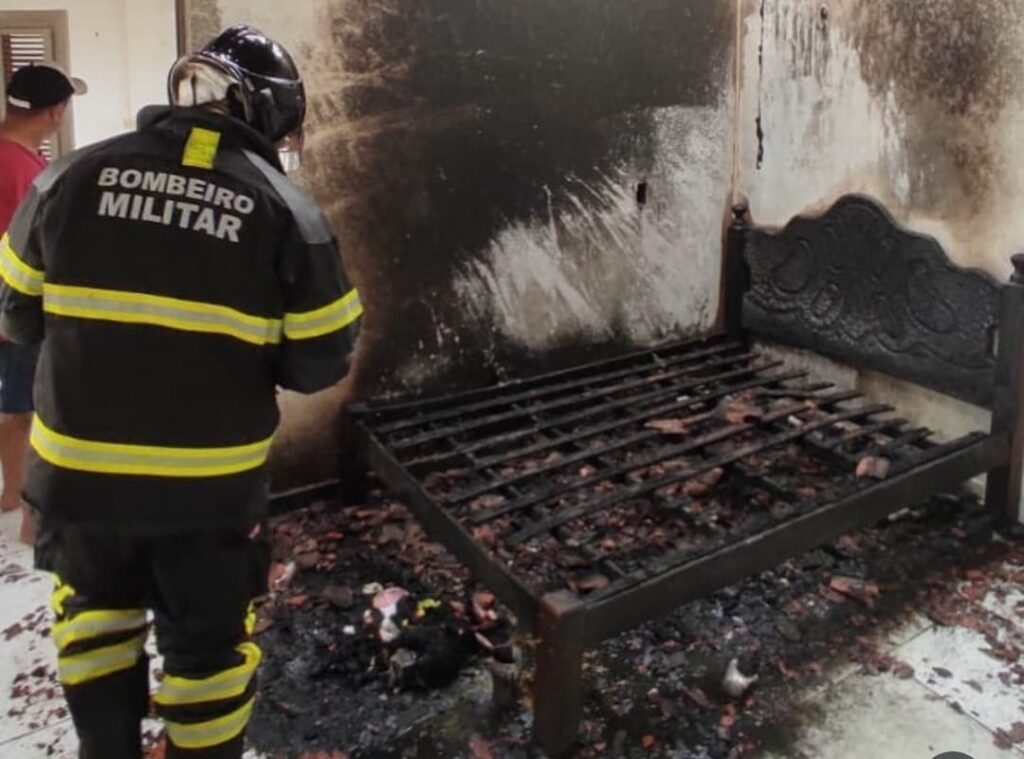 Incêndio em Residência no Bairro Redenção: Corpo de Bombeiros Atua Rápido para Controlar Chamas