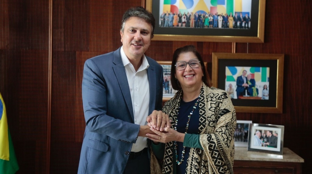 Ministro da Educação Entrega Benefícios aos Professores em Mato Grosso Ministro da Educação Entrega Benefícios aos Professores em Mato Grosso