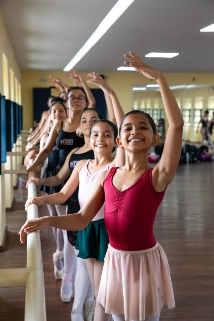 Bailarina potiguar de 12 anos conquista bolsa de estudo na Alemanha