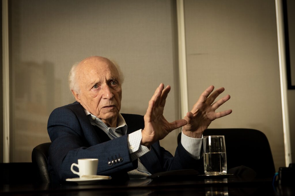 Desafios à Hegemonia Americana: A Queda em Educação, Inovação e Energia Desafios à Hegemonia Americana: A Queda em Educação, Inovação e Energia