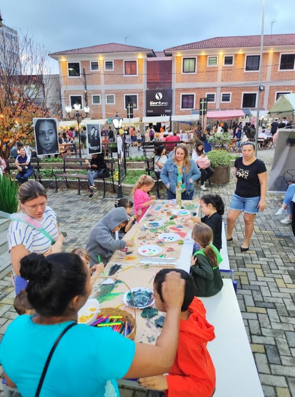 Feiras de Extrema: Tradição, Cultura e Sabores que Encantam Turistas Feiras de Extrema: Tradição, Cultura e Sabores que Encantam Turistas