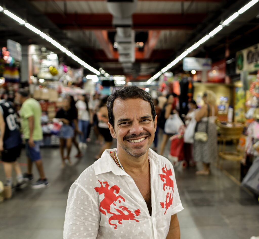 Marcelo Moutinho Retorna ao Conto com ‘Gentinha’: Uma Reflexão do Cotidiano Carioca Marcelo Moutinho Retorna ao Conto com 'Gentinha': Uma Reflexão do Cotidiano Carioca