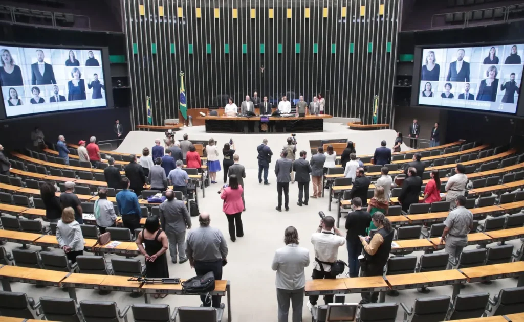 Urgência da Moradia Digna é Destaque em Sessão na Câmara dos Deputados