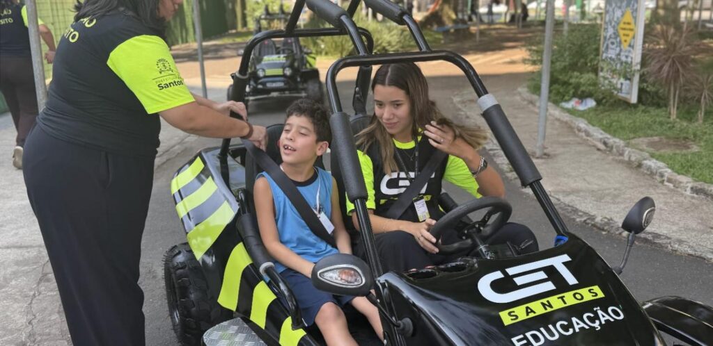 Vivências de Educação no Trânsito para Alunos com TEA em Santos
