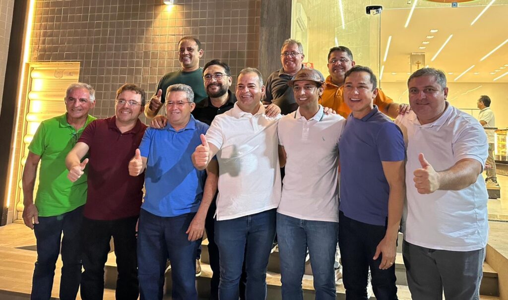 Aliança Política: Prefeito de Apodi Apoia Allyson Bezerra para o Governo do RN Aliança Política: Prefeito de Apodi Apoia Allyson Bezerra para o Governo do RN