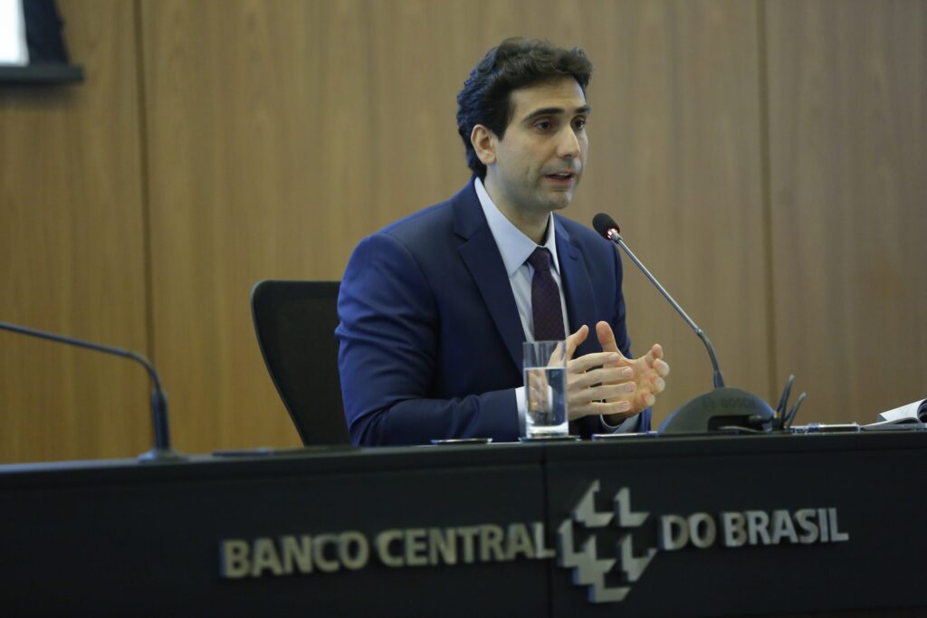 Após Corte da Selic, Brasil Enfrenta Desafios na Alinhamento das Políticas Monetária e Fiscal