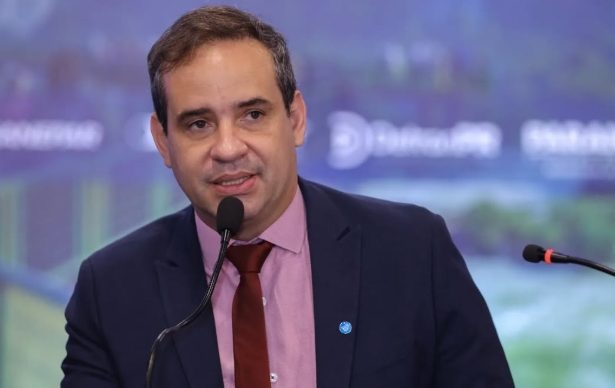 Cadu Xavier Critica Alianças de Allyson e Álvaro Ligadas a Atrasos Salariais no RN Cadu Xavier Critica Alianças de Allyson e Álvaro Ligadas a Atrasos Salariais no RN