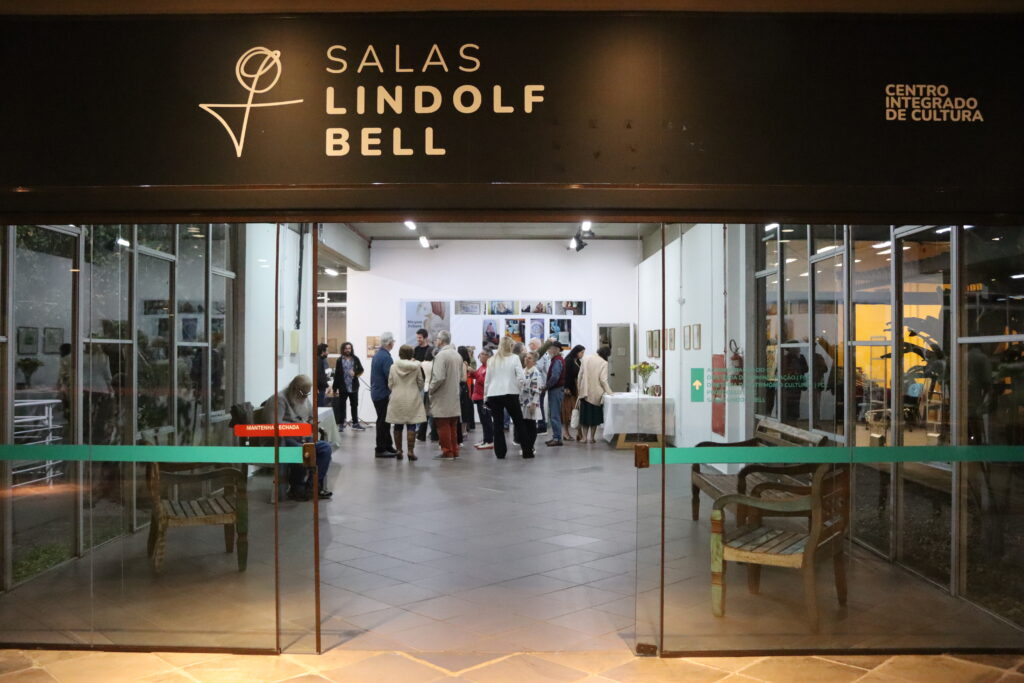 Exposição 'Raízes e Reflexos': Celebração da Arte de Santa Catarina