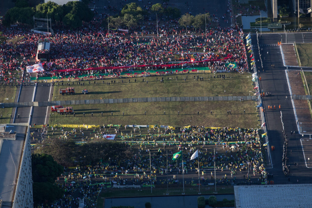 Impeachment de Dilma: O Legado de Polarização Política e o Crescimento do Centrão Impeachment de Dilma: O Legado de Polarização Política e o Crescimento do Centrão