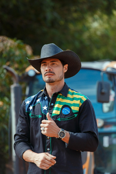 Thiago Castelli Lança Clipe Focado no Agronegócio em São Paulo Thiago Castelli Lança Clipe Focado no Agronegócio em São Paulo
