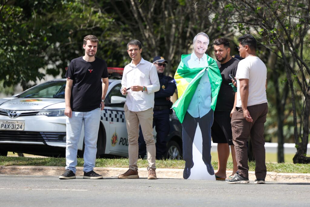 Confusão Marca Manifestação do 1º de Maio em Brasília de forma Tensa