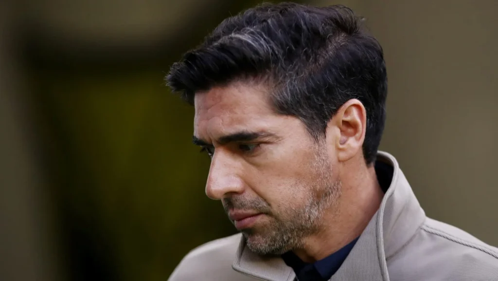 Abel Ferreira destaca coragem do árbitro e critica CBF após vitória do Palmeiras Abel Ferreira destaca coragem do árbitro e critica CBF após vitória do Palmeiras
