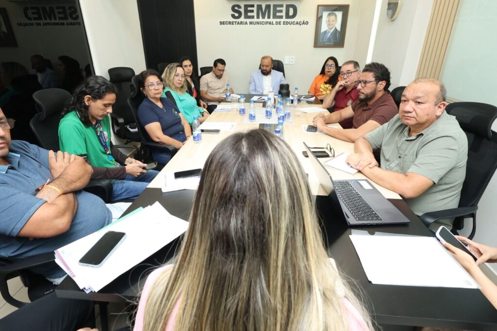 Reunião da Prefeitura de Manaus com Professores Visa Melhorias na Educação