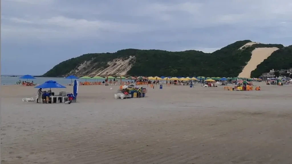 Alerta de Contaminação na Praia de Ponta Negra: Risco Alto à Saúde dos Banhistas Alerta de Contaminação na Praia de Ponta Negra: Risco Alto à Saúde dos Banhistas
