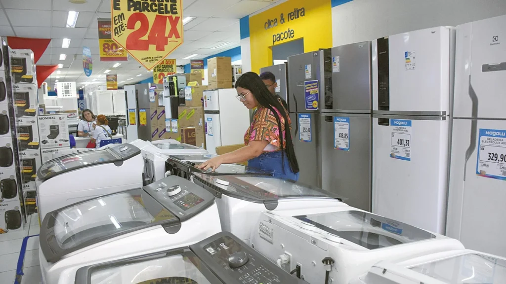 Famílias de Natal Mantêm Pessimismo na Intenção de Consumo Apesar de Melhoras Famílias de Natal Mantêm Pessimismo na Intenção de Consumo Apesar de Melhoras