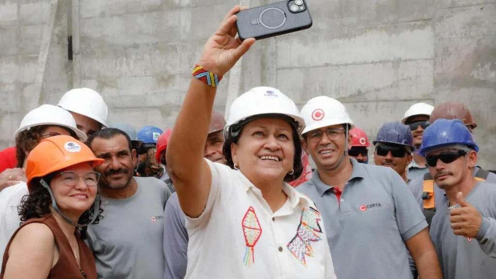 Governadora Fátima Bezerra visita sistema adutor que injeta 450 mil litros de água em Mossoró