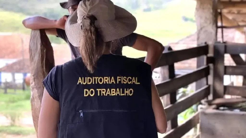 Empregadores de doméstica resgatada são investigados por fraude no Bolsa Família Empregadores de doméstica resgatada são investigados por fraude no Bolsa Família