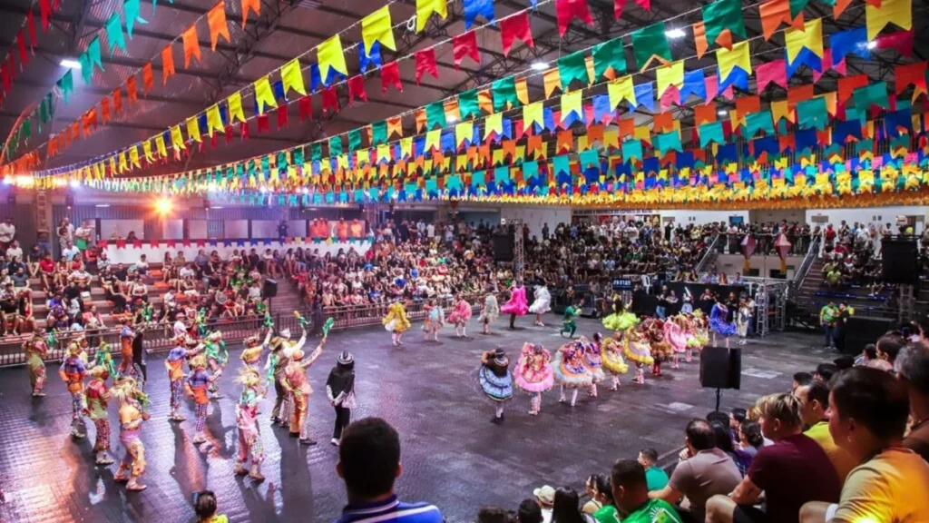 Festival de Quadrilhas de Natal inicia competição com apresentações culturais no Palácio dos Esporte